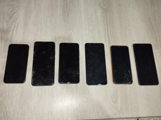 Vînd la zapceastii toate telefoanele