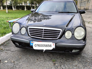 Mercedes E-Class foto 1