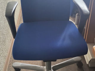 Продам офисные  стулья,  самовывоз