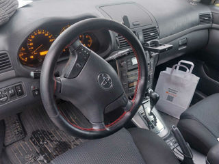 Toyota Avensis foto 6