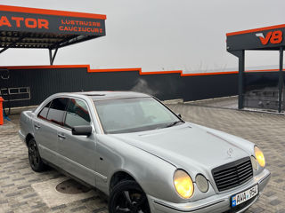 Mercedes E-Class foto 2