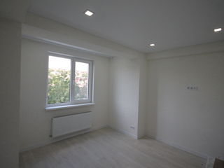 Apartament cu 2 odai si living!!! foto 6