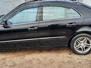 Mercedes E-Class foto 2