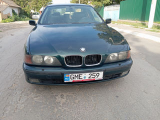 BMW 5 Series foto 3