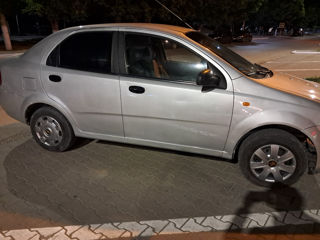 Chevrolet Kalos foto 2