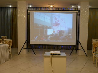 Video proiector și ecran de proiecție video 4x3 m în chiriere foto 9