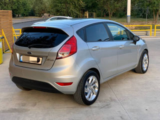 Ford Fiesta фото 2