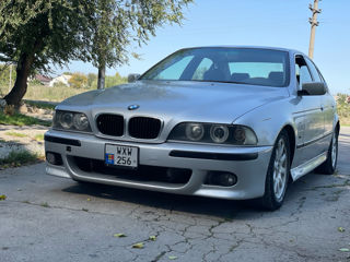 BMW 5 Series foto 1