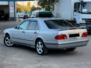 Mercedes E-Class foto 3