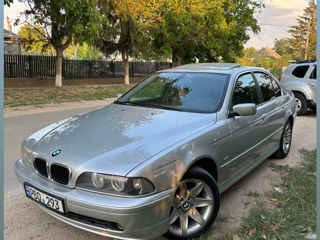 BMW 5 Series foto 2