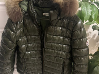 Vând scurtă de iarnă Moncler. foto 3