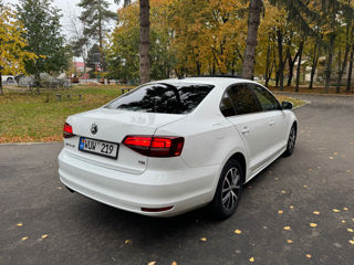 Volkswagen Jetta foto 2