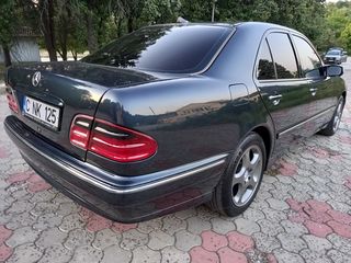 Mercedes E Class foto 2