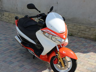 Suzuki Burgman 200 foto 2