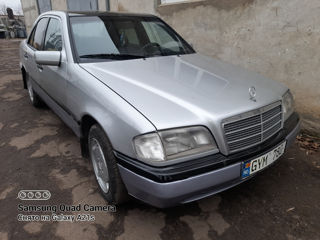 Mercedes C-Class foto 3