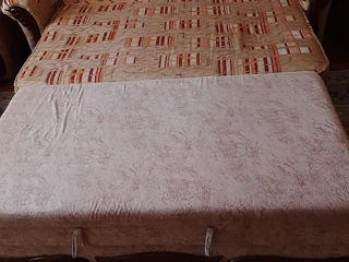 De vânzare mobilier moale, format dintr-un pat și două fotolii foto 5