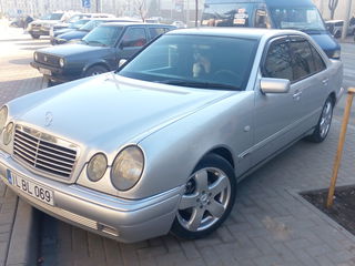 Mercedes E Class foto 1