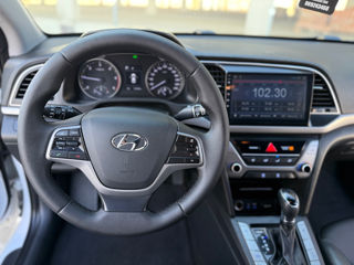 Hyundai Elantra foto 9