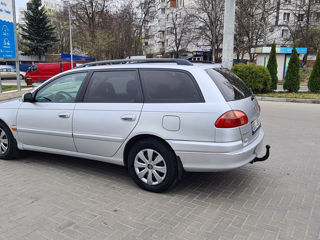 Toyota Avensis foto 2