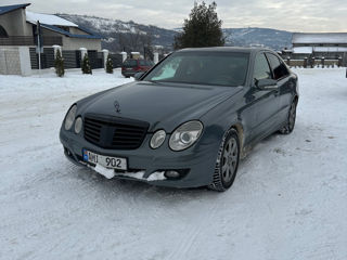 Mercedes E-Class foto 1