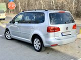 Volkswagen Touran foto 4