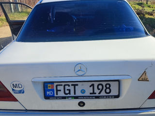 Mercedes C-Class foto 2