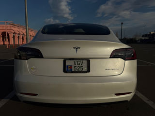 Tesla Model 3 foto 2