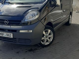 Opel Vivaro foto 1