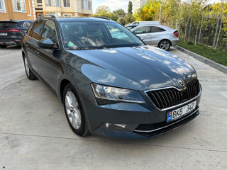 Skoda Superb foto 1