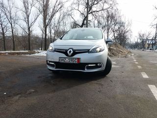 Renault Grand Scenic foto 2