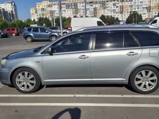 Toyota Avensis foto 2