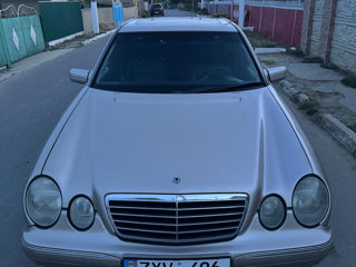 Mercedes E-Class foto 1