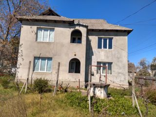 Se vinde casa cu 2 nivele, material cotileț, apă, gaz, canalizare, garaj, grădină 10 s, beci, foto 2