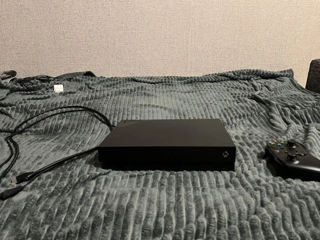 Xbox one X 1 tb + Joystick + Watch Dogs