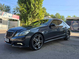 Mercedes E-Class foto 1