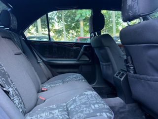 Mercedes E-Class фото 8