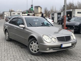 Mercedes E-Class foto 1