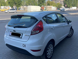 Ford Fiesta foto 4