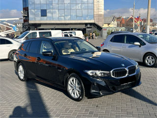 BMW 3 Series Touring foto 3