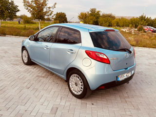 Mazda 2 foto 2