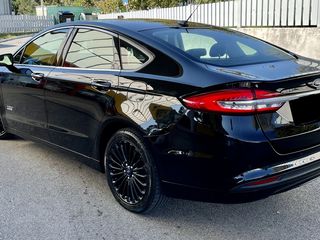 Ford Fusion foto 2