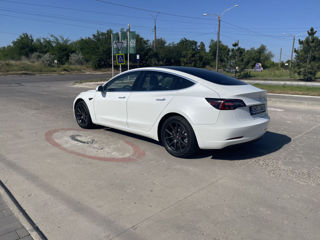 Tesla Model 3 foto 2