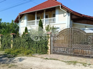 Vânzare! Casă în 2 nivele, 200 mp + 16 ari, Pelivan, 155 000 € foto 1