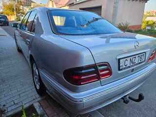 Mercedes E-Class foto 2