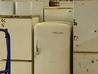 Colectam frigidere diferite deteorate bune,собираем сломанные разные холодильники foto 3
