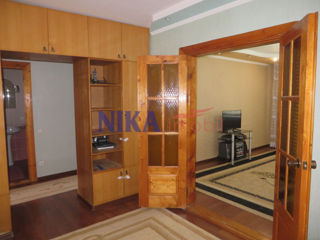 Apartament cu 3 camere, 73 m², Buiucani, Chișinău foto 3