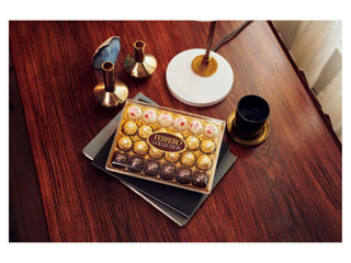 Ferrero Collection Gift Box of Chocolates foto 2