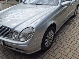 Mercedes E-Class foto 1