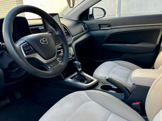 Hyundai Elantra foto 8