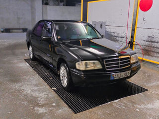 Mercedes C-Class foto 9